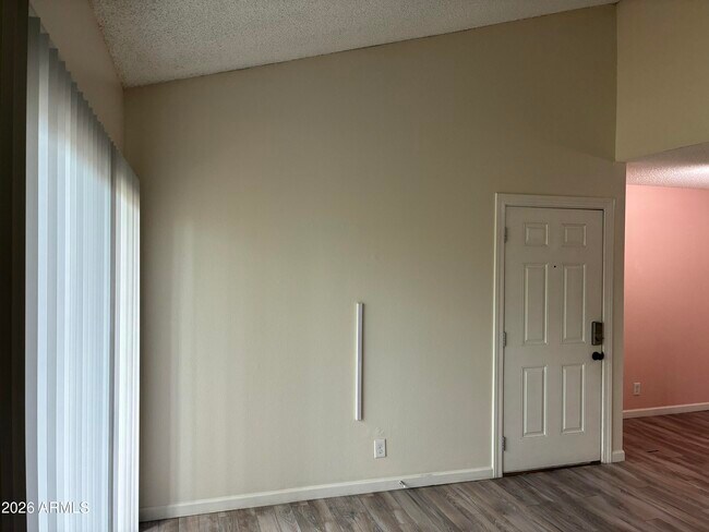 Foto del edificio - 8055 E Thomas Rd