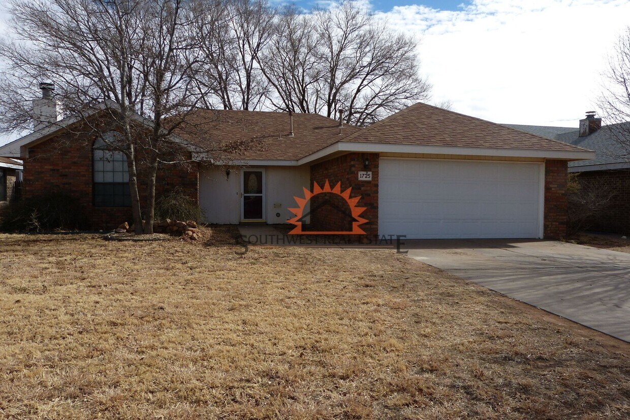 Foto principal - Lovely 3 bedroom 2 bathroom brick home wit...