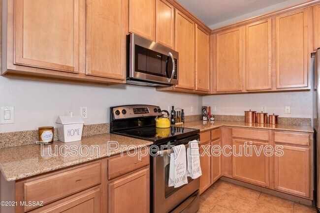 Foto del edificio - 2442 E Emerald Moon Dr