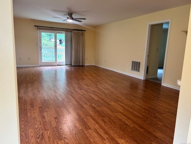 Building Photo - 1102 Summer Hill Dr