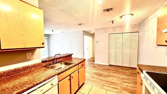 Foto del edificio - 10263 Gandy Blvd N