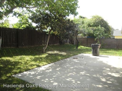 Building Photo - 906 Brian St