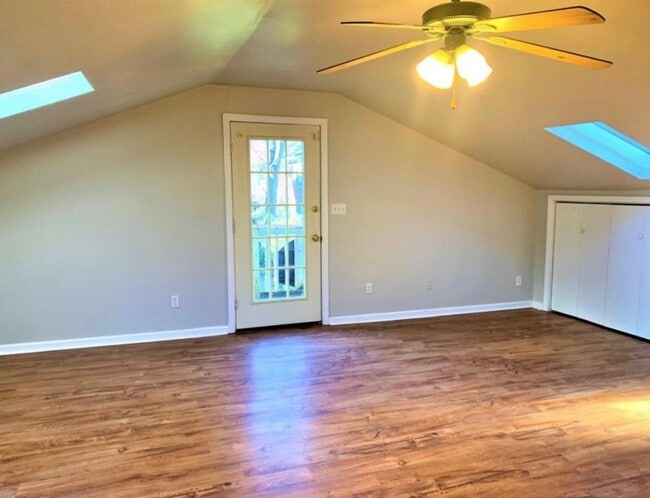 Building Photo - 616 Saluda Ave