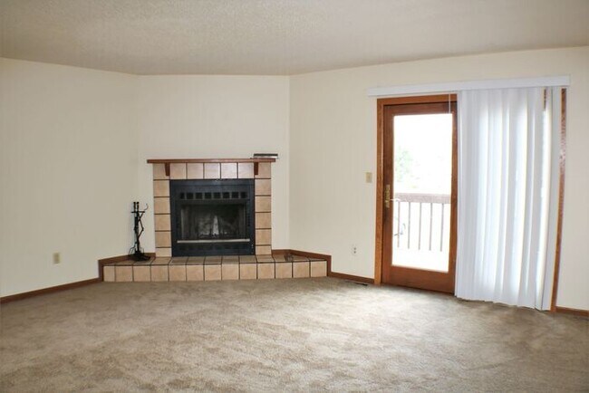 Foto del edificio - $1,450 | 3 Bedroom, 2.5 Bathroom Town Home...