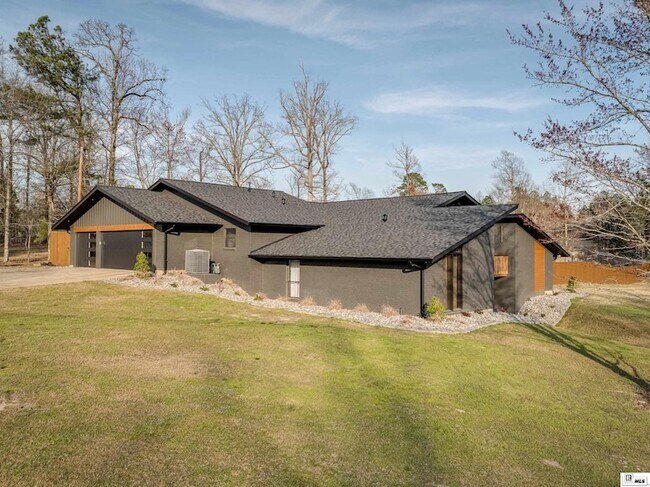 Building Photo - 304 Standard Reed Rd