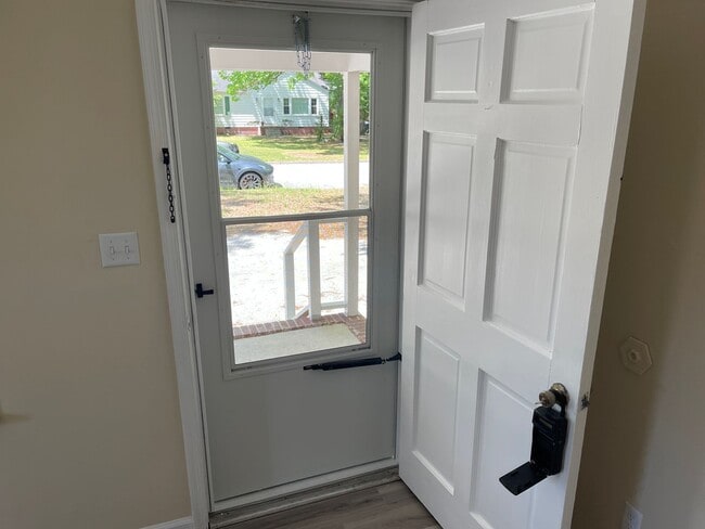 Building Photo - 3 Bedroom Brick Ranch near Armory / Martin...