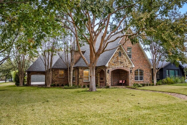 Building Photo - 3744 W Biddison St