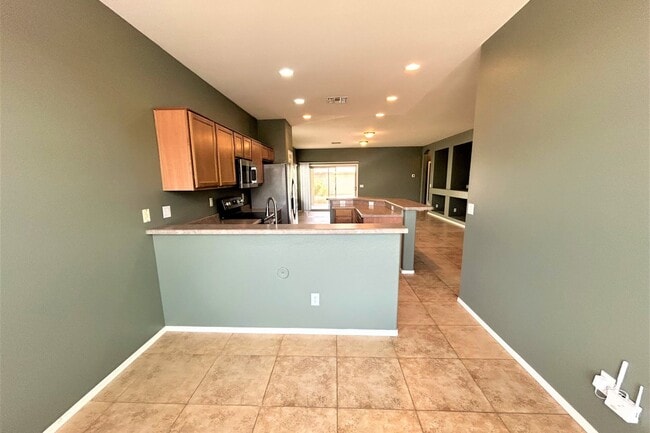 Building Photo - 14611 W Acapulco Ln