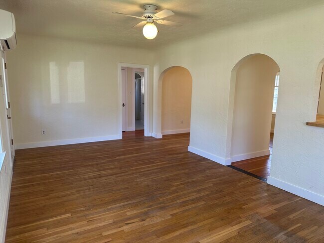 Foto del edificio - 290 S Mountain Ave