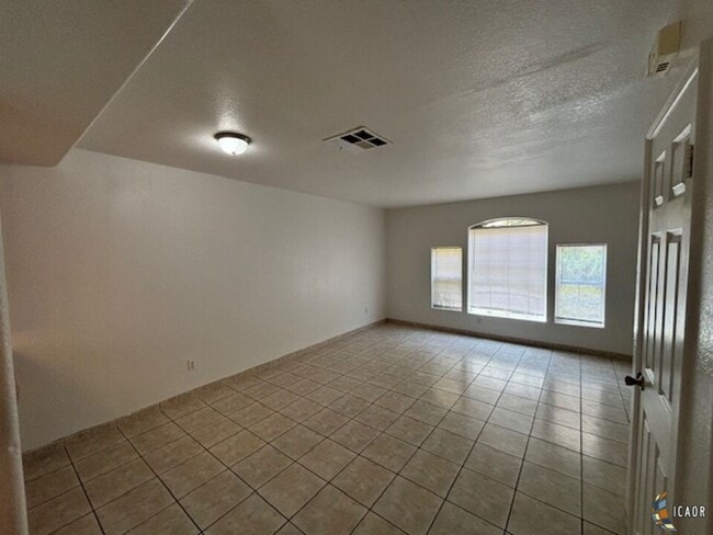 Building Photo - 1120 Rosas St
