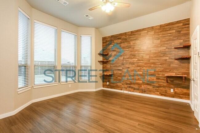 Foto del edificio - REDUCED!