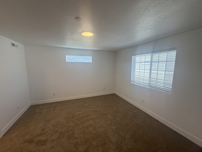 Foto del edificio - 2028 Sawmill Blvd