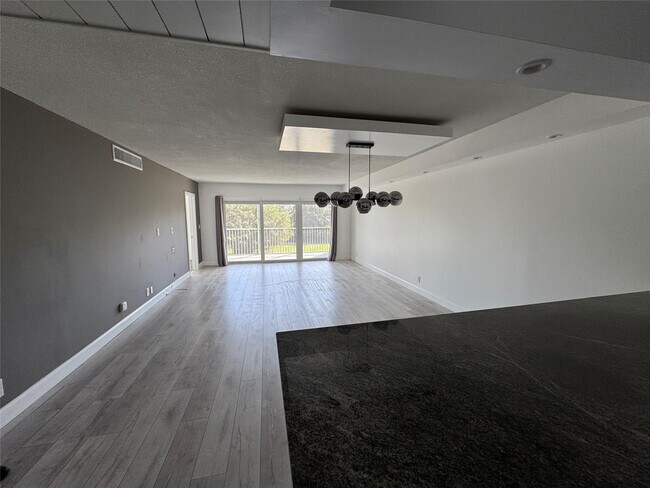 Foto del edificio - 3150 N Palm Aire Dr