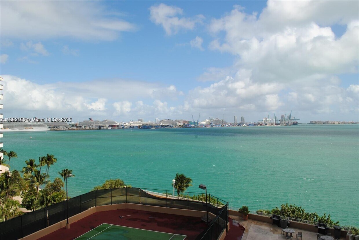 Foto principal - 770 Claughton Island Dr