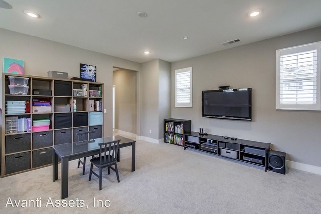 Building Photo - 4 br, 3.5 bath House - 6675 Soltera Vista