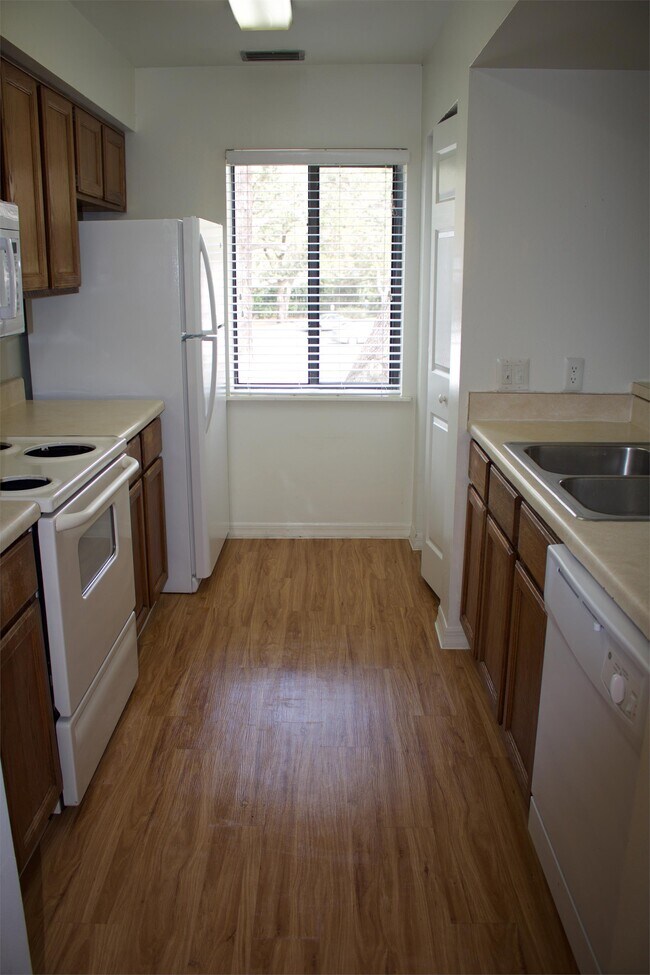 Photo - 232 Riverbend Dr Townhome