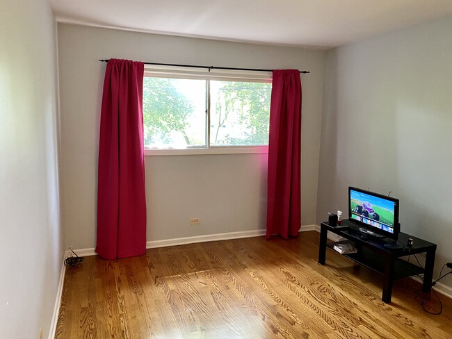 Master Bedroom - 952 Green Bay Rd
