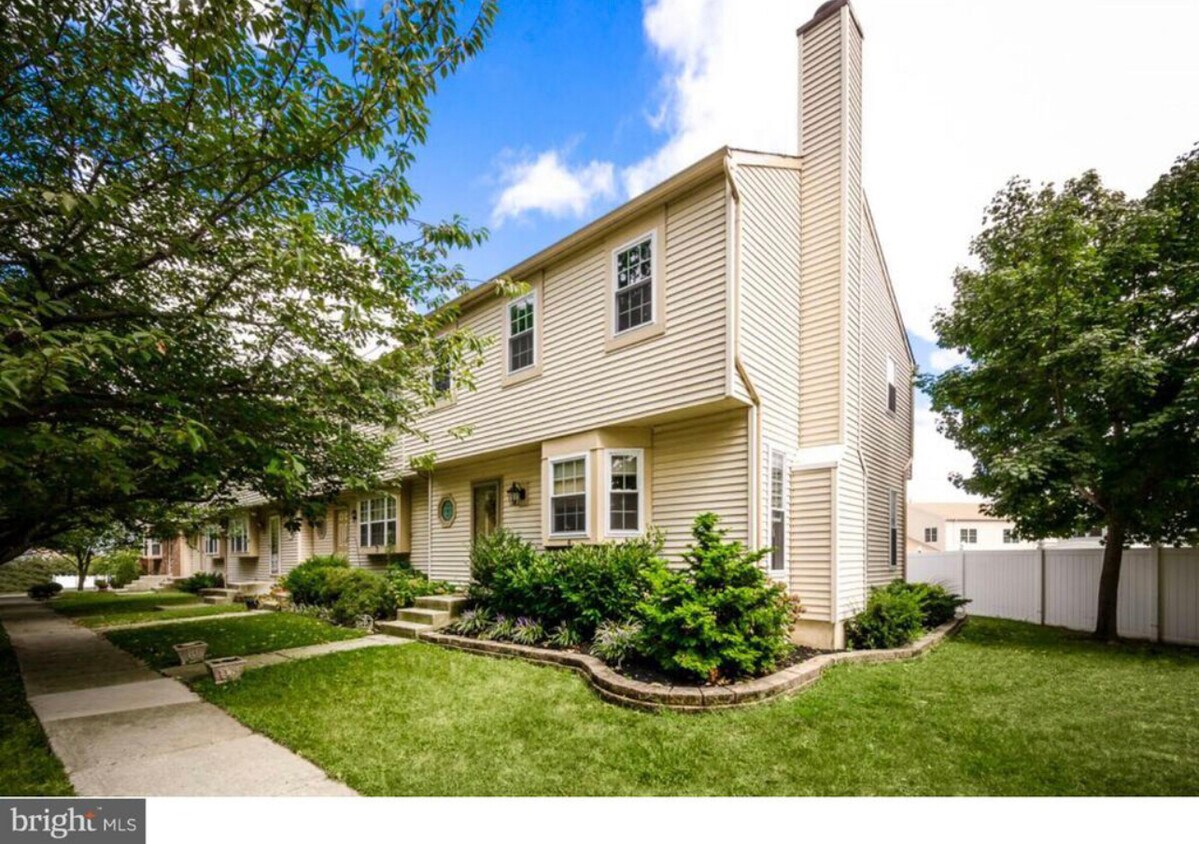 Foto principal - 4 Fairway Blvd