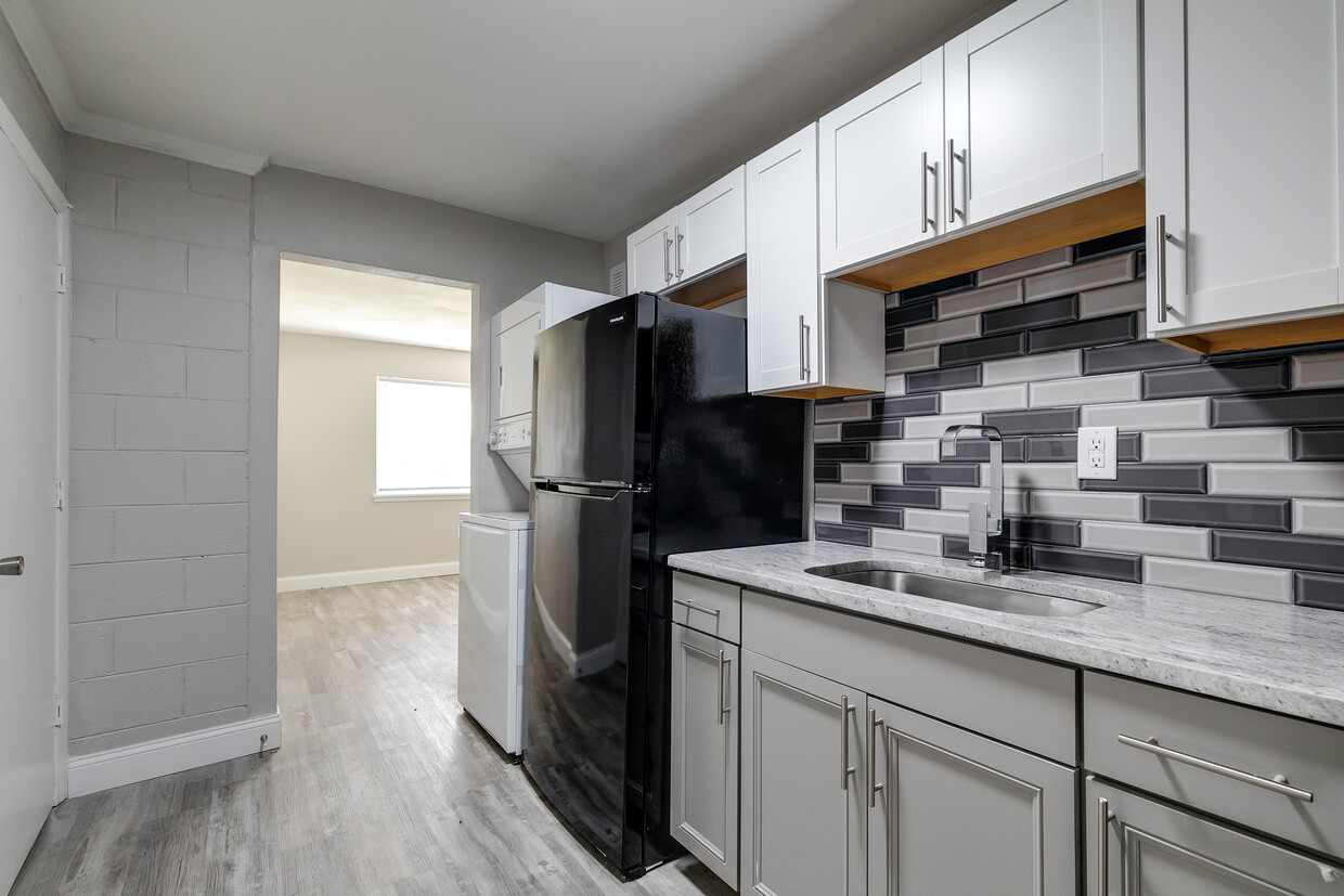 Primary Photo - Brand-New 2 Bedroom - Newly Renovated, Rea...