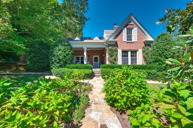 Foto del edificio - 5750 Garrison Rd