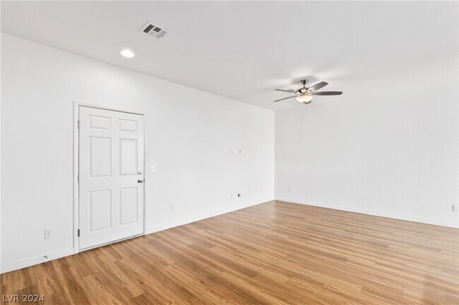 Foto del edificio - 1592 Tilman Ln
