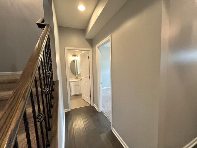 Foto del edificio - SPACIOUS FRANKLIN HOME WITH UPGRADES