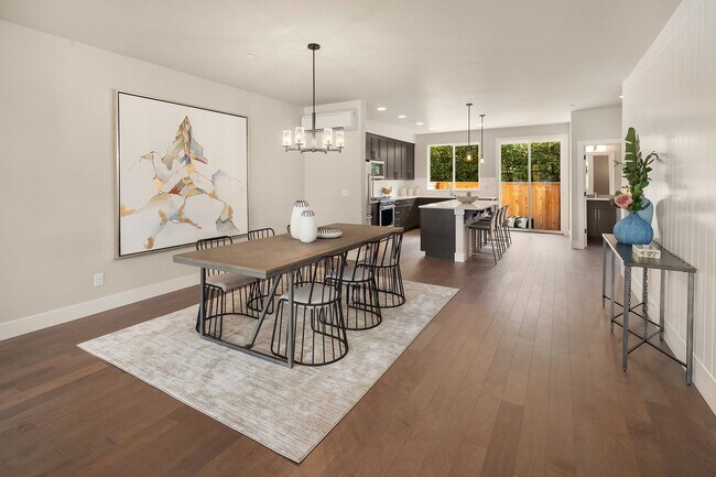 Foto del edificio - Huge Newer Shoreline Townhouse 4 Bedroom 4...