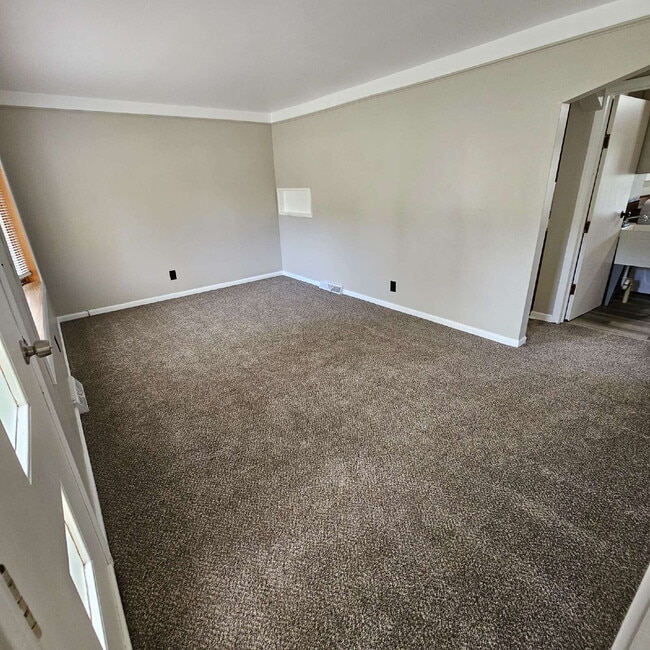 Building Photo - A cozy 2-bedroom, 1-bath home in the heart...