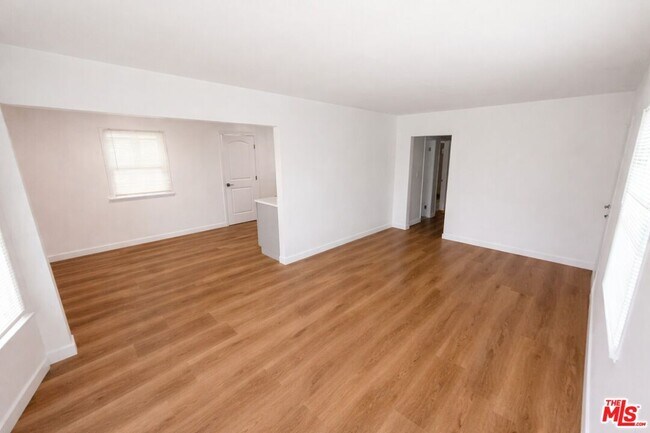 Foto del edificio - 9132 Crenshaw Blvd