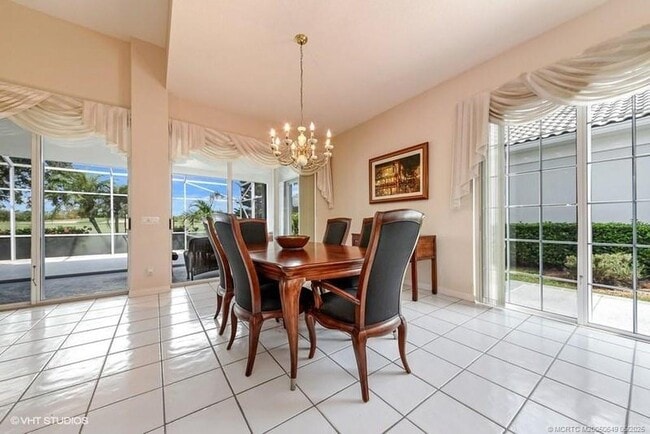 Building Photo - 8073 SE Double Tree Dr