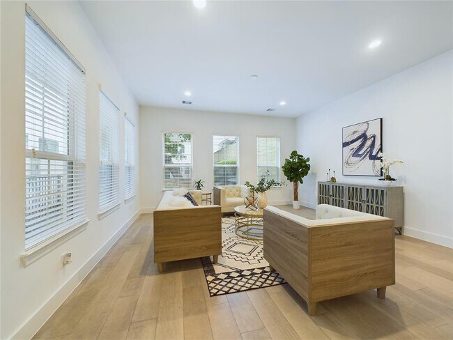 Foto del edificio - 1627 Westside Gardens Ln