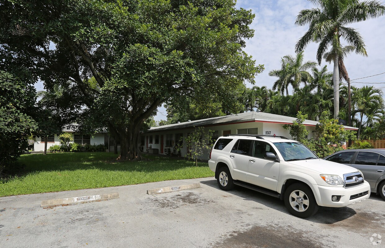 Foto del exterior - 1517 NE 5th Ter