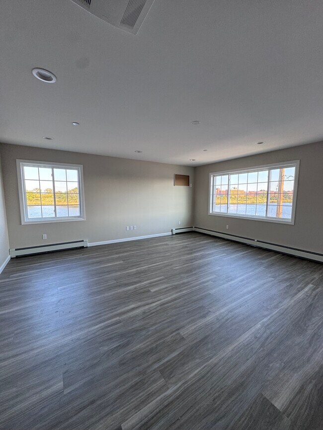 Building Photo - 6204 Hillmeyer Rd