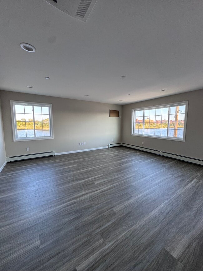 Building Photo - 6204 Hillmeyer Rd