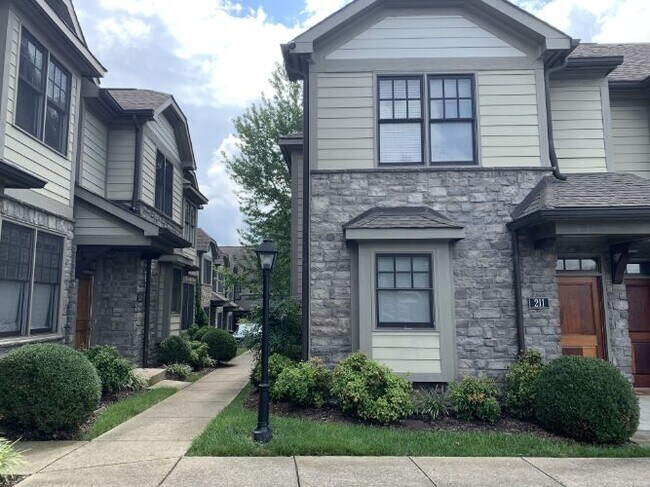 Building Photo - 4210 Hillsboro Pike