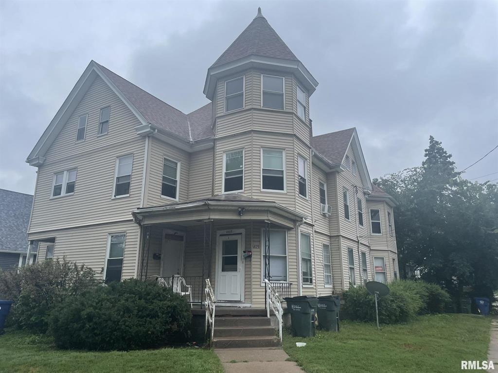 1421 Grand Ave Unit 2, Davenport, IA 52803 Apartments in Davenport