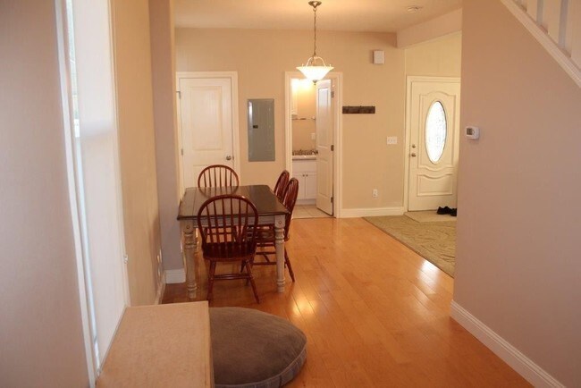 Building Photo - 4 br, 2 bath House - 720 12th Ave
