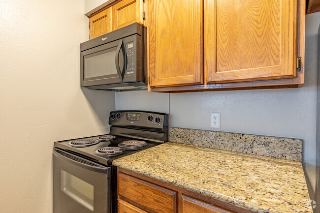 1BR, 1BA - 524 SF - Madeira Apartments at Live Oak