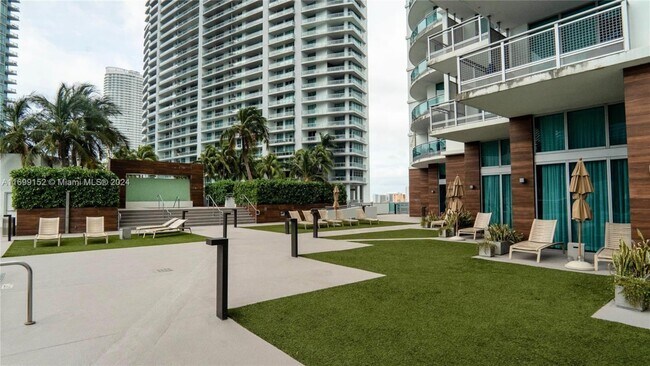 Building Photo - 350 S Miami Ave