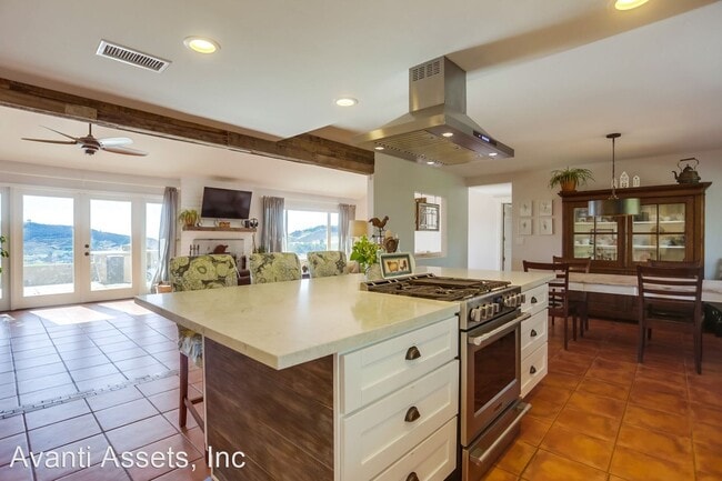 Building Photo - 4 br, 3 bath House - 3235 Solar Lane