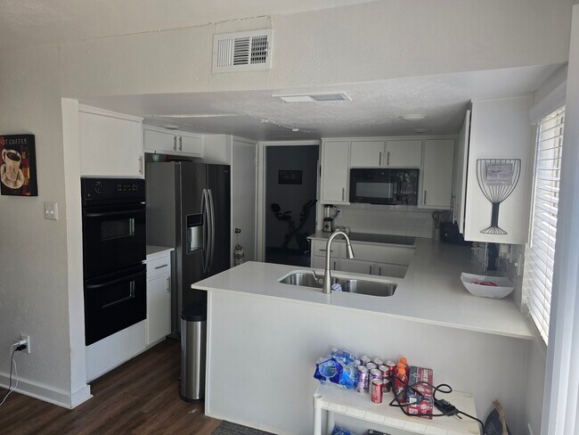 Building Photo - 210 Trellis Pl