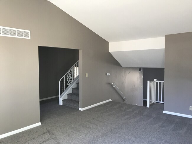Foto del edificio - Executive Townhouse Located in Rock Island