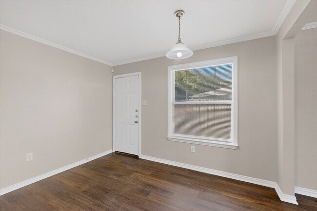 Foto del edificio - Charming 4-Bedroom Home on Quiet Cul-de-Sac | Move-In Ready | Deposit Alternative Available