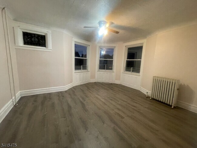 Foto del edificio - 43 Mapes Ave