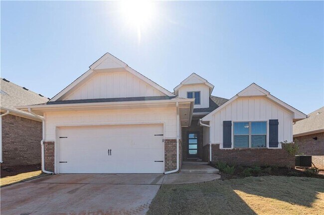 Foto del edificio - Beautiful 4 Bedroom 2 Bathroom Home in Deer Creek Schools with a Storm Shelter and Outdoor Fireplace