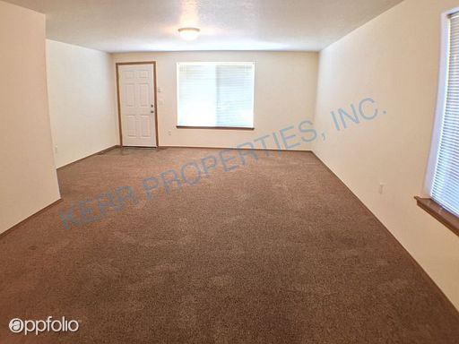 Building Photo - 355 SE 136th Ave