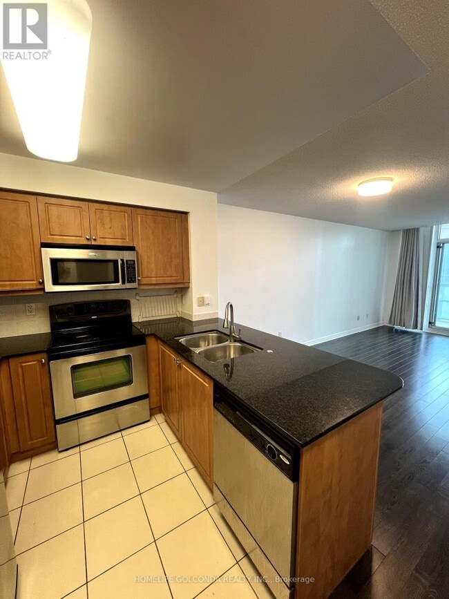Building Photo - 509-509 Beecroft Rd