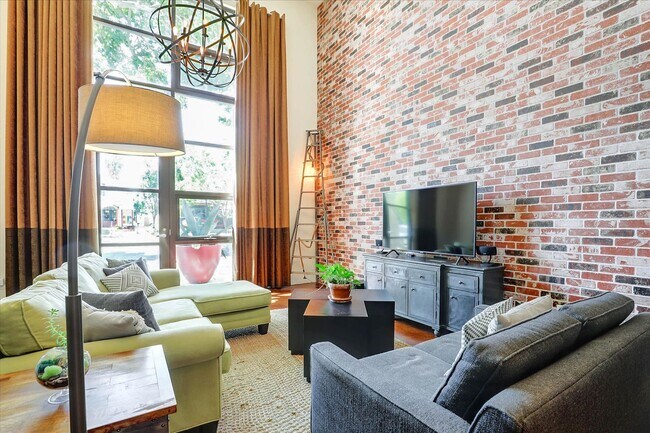 Building Photo - Modern Condo at The Lofts on The Alameda