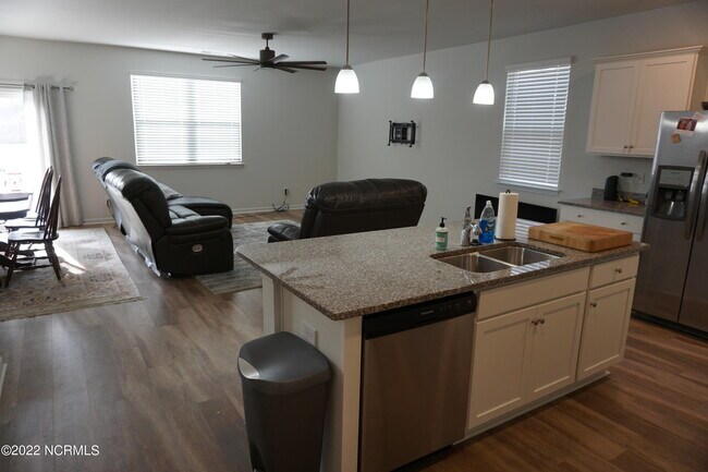 Building Photo - 1721 Shallow Brook Run
