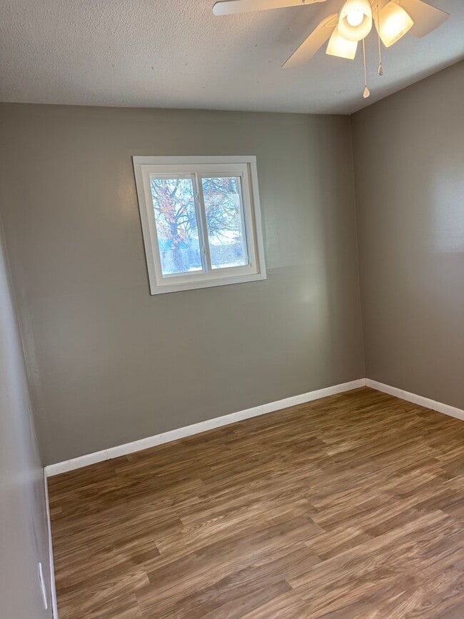 Foto del edificio - 4br 2bth large sun room and big fenced in backyard